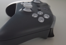 La manette Xbox one de côté