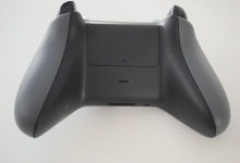 La manette xbox one de derrière